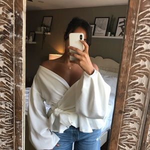 Puffy white sleeve tie top